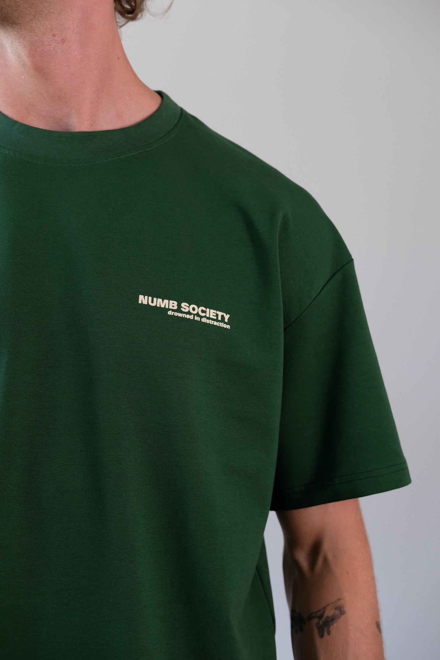 Numb tee - green/ecru