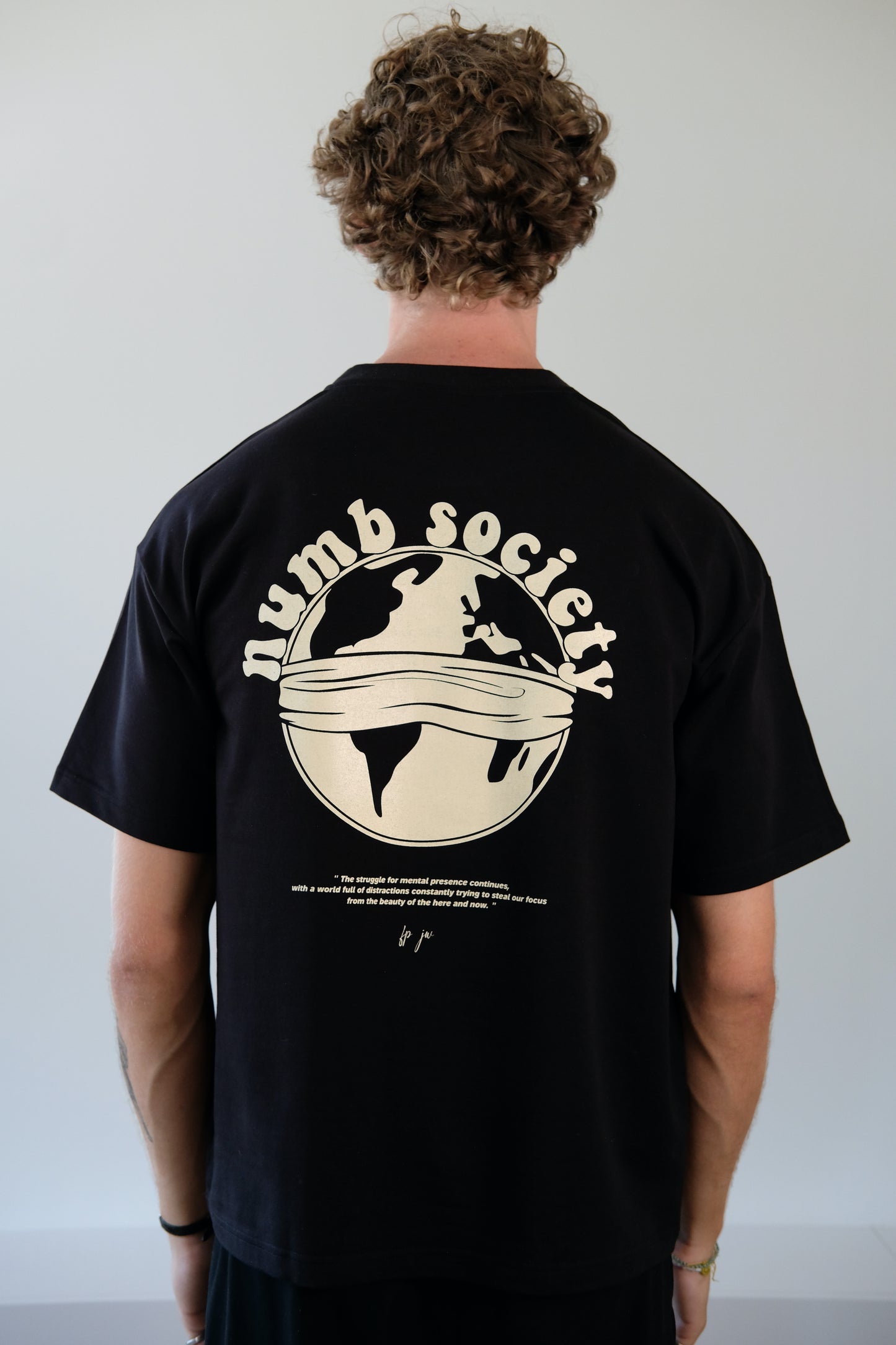 Globe tee - black/ecru